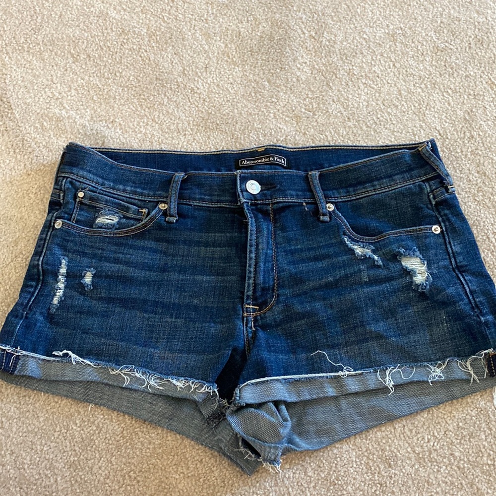 Abercrombie & Fitch denim shorts.